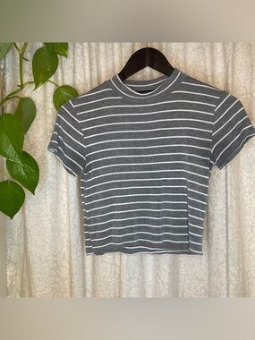 Forever 21 Gray & White Striped Short Sleeve Mock Neck Crop Tee
